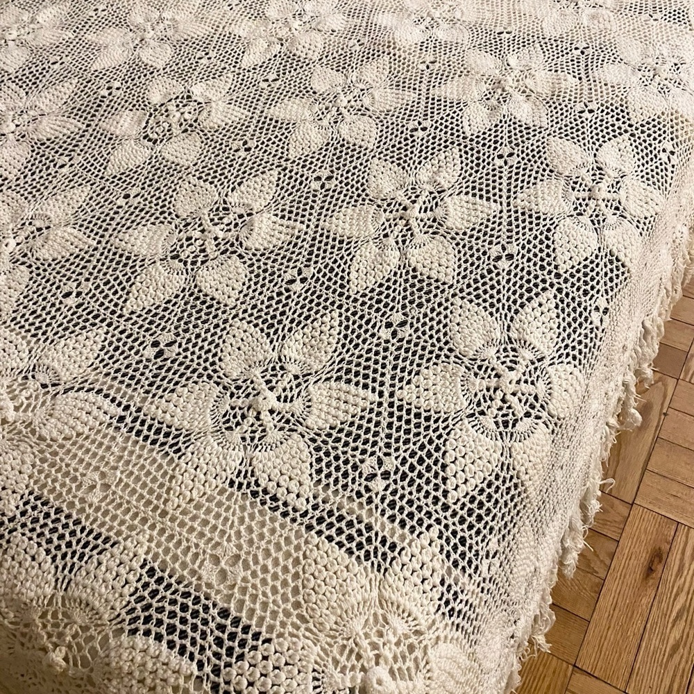 Elegant Cream Crochet Twin Bedspread - Picture 10 of 11